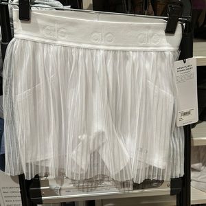 Brand new with tags Alo Yoga mesh flirty tennis skirt.